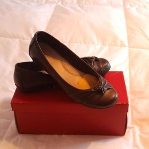 Merona Mieko Brown Twist Detail Flats, Size 8.5M